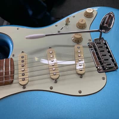 Fender Player Plus Stratocaster with Pau Ferro Fretboard 2021 - Present - Opal Spark image 9