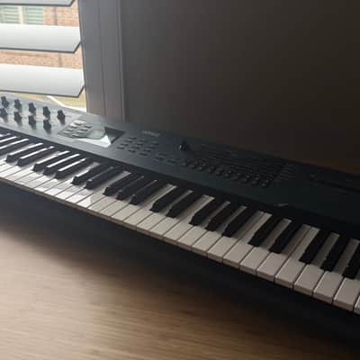 Yamaha AN1x Virtual Analog Synthesizer 1997 - Blue