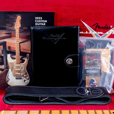 Fender Custom Shop Postmodern Stratocaster Journeyman Relic Bleached Three-Tone Sunburst image 15