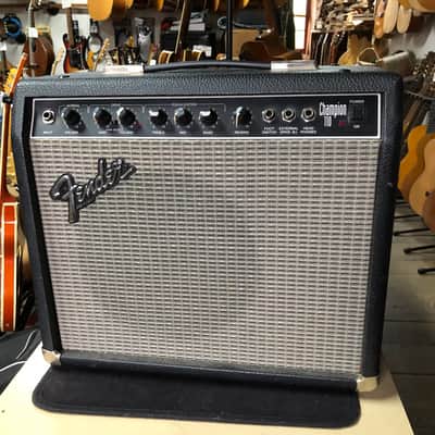 Combo Fender Champion 110 2 canaux 25 Watts 1x10" fabriqué en 1993 aux USA