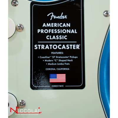 Fender American Professional Classic Stratocaster, Maple Fingerboard, Faded Lake Placid Blue image 12