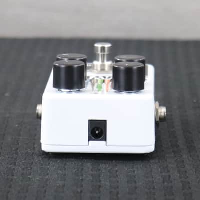 Electro-Harmonix Crayon 76 Full-Range Overdrive White with Diagonal Crayons image 5