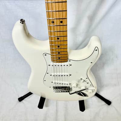 EXCELLENT/MINT 2021 (POLAR WHITE) FENDER  PLAYER STRATOCASTER ELECTRIC GUITAR & TWEED HARD CASE L@@K image 4