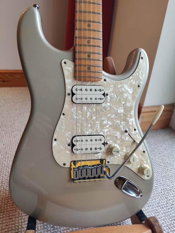 Fender Big Apple Stratocaster with Maple Fretboard 1997 - 2000 - Shoreline Gold