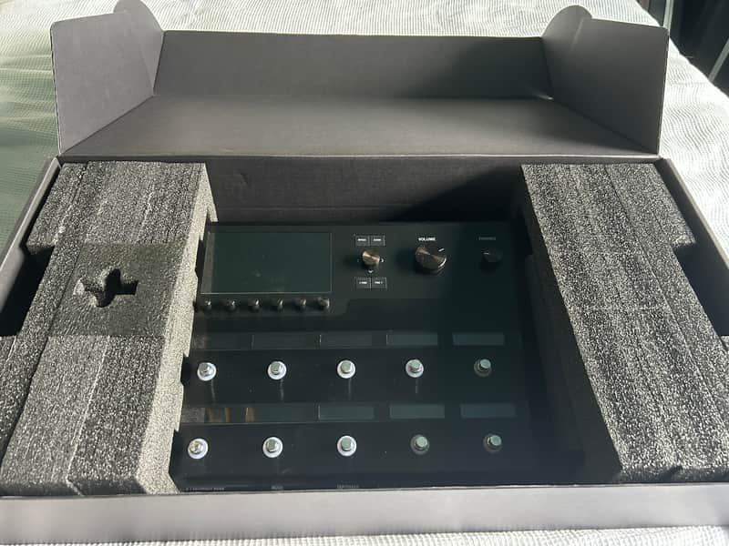 Line 6 Helix Floor + Official Line 6 Helix Backpack – Excellent Condition image 1