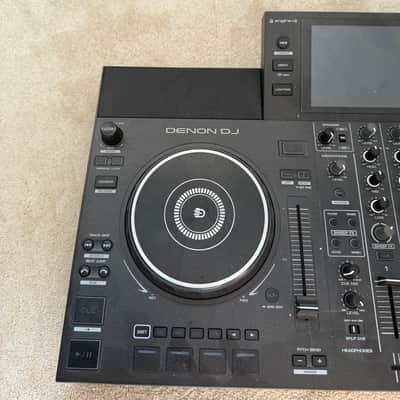 Denon SC LIVE 2 Standalone 2-Deck DJ Controller 2022 - Present - Black image 3