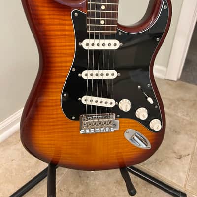 Fender Player Plus Top Stratocaster 2021 - Sunburst image 2
