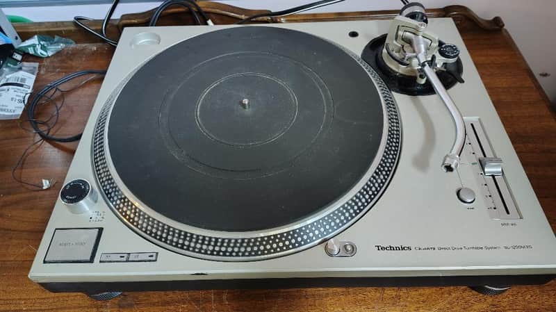 Technics SL1200 M3D turntable, serviced - 1980's