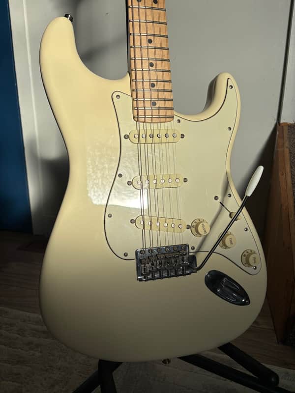 Fender American Performer Stratocaster | Reverb Canada