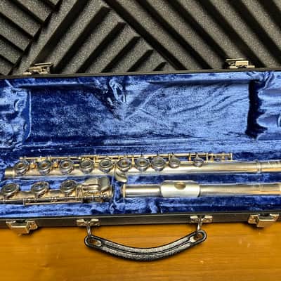 Yamaha 385II Intermediate Flute, Solid Silver Headjoint, In-Line Open-Hole, B-Foot - Used image 5