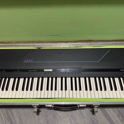 Kurzweil K1000 SE (Special Edition) with Anvil case