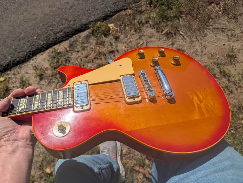 Gibson Les Paul Deluxe 1977 - Sunburst image 1