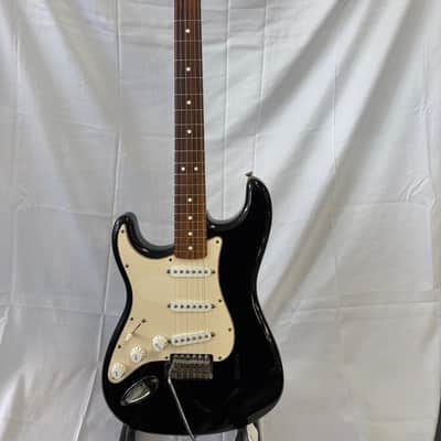 Fender Standard Stratocaster - Black image 3