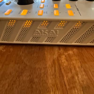 Akai MPC One Standalone MIDI Sequencer Retro Edition 2021 - Present - Grey image 4