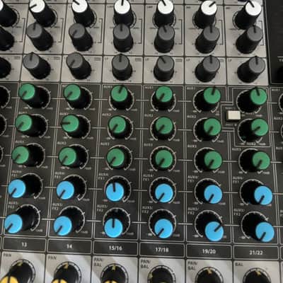 Soundcraft Signature 22 MTK 22-Channel Analog Mixer with Effects 2010s - Black image 4