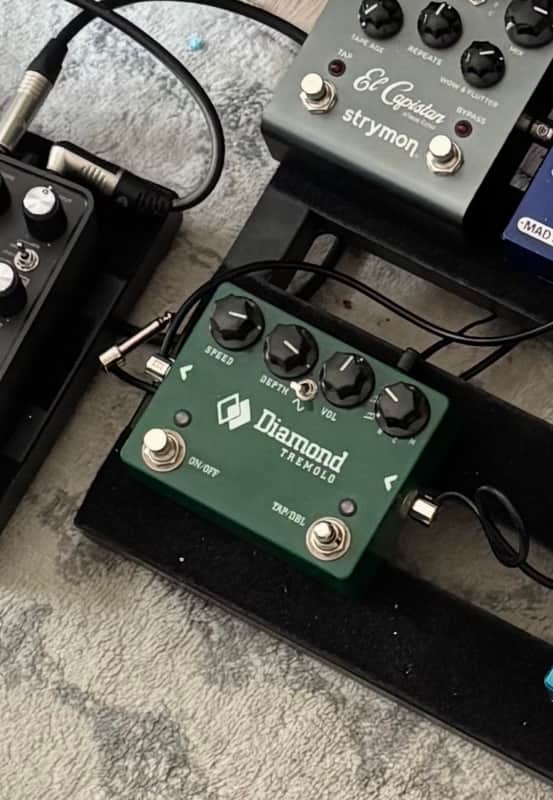 Diamond Tremolo 2000s - Green image 1