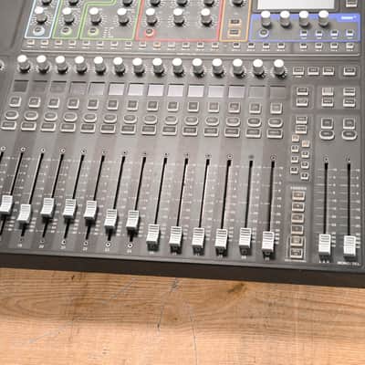 Soundcraft Si Performer 3 Digital Audio Mixer with DMX Control CG01W2A image 3