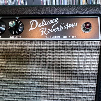 Fender '64 Custom Deluxe Reverb-Amp 2-Channel 20-Watt 1x12" Guitar Combo 2017 - Present - Black image 3