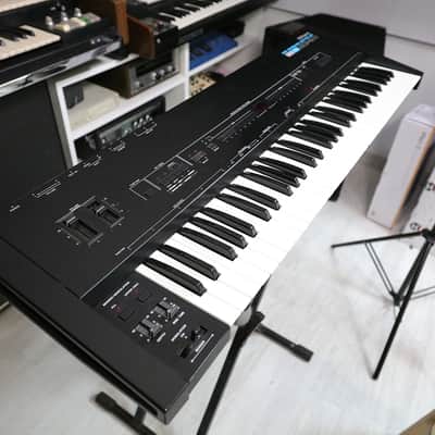 Roland MKB-200 61-Key MIDI Keyboard Controller image 3