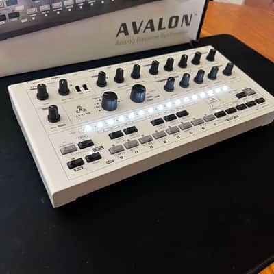 Abstrakt Instruments Avalon Synthesizer 2024 - White image 4