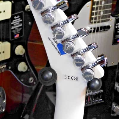 2026 Jackson Pro Series King V KVTMG Electric Guitar! Active EMG's! Snow White! VERY NICE!!! image 8