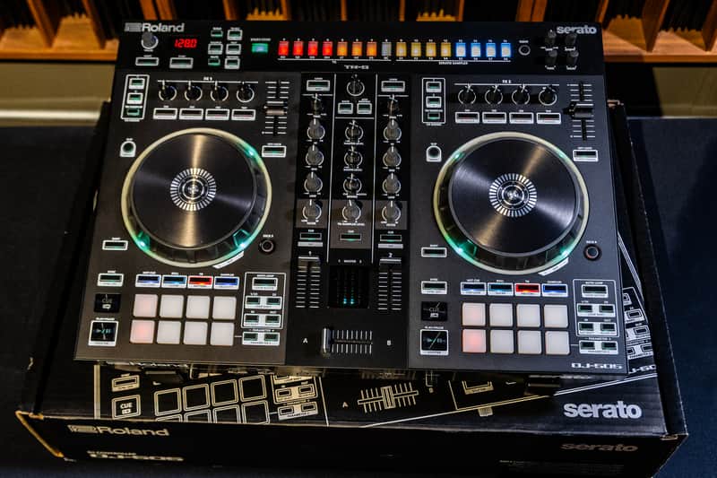 Roland DJ-505 DJ Controller 2010s - Black imagen 1