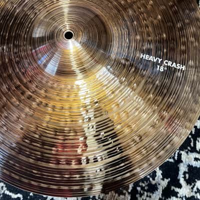 Paiste 18" 900 Series Heavy Crash Cymbal - Traditional image 2