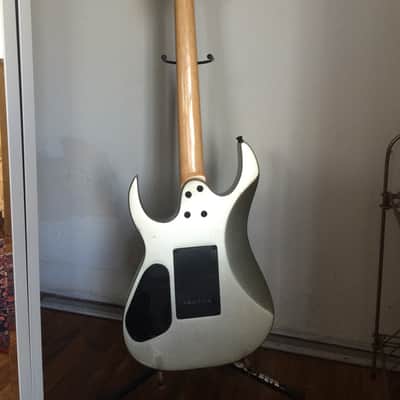 Spectrum AIL 95SS Custom Pro "Shark" Style Electric Guitar - Silver image 4