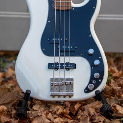 Fender Player Plus Active Precision Bass - Olympic Pearl - Pau Ferro Fingerboard w/ Gig Bag image 2