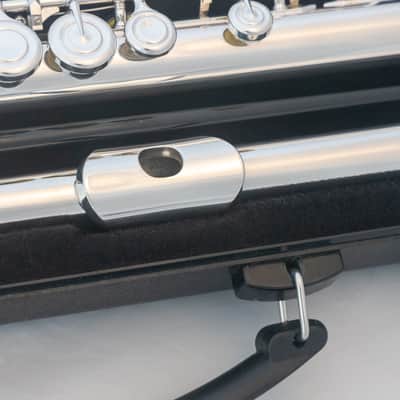 Yamaha YFL-222 Standard Silver-plated Flute *Cleaned & Serviced *Ready to play image 4