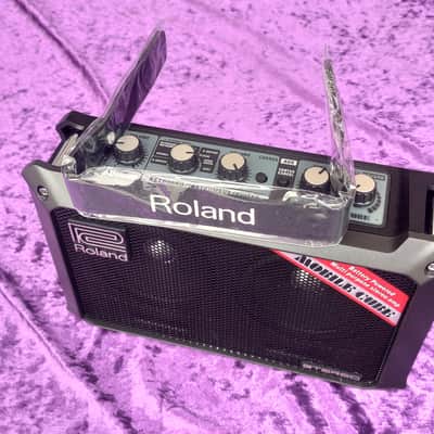 Roland mobile cube * Battery powered mobile amp * up to 15 hours running time * weighs only 2,5 kg * inputs for guitar, microphone, keyboards image 8
