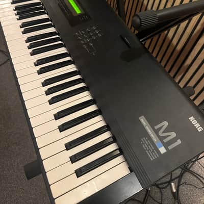 Korg M1 61-Key Synth Music Workstation 1990s - Black