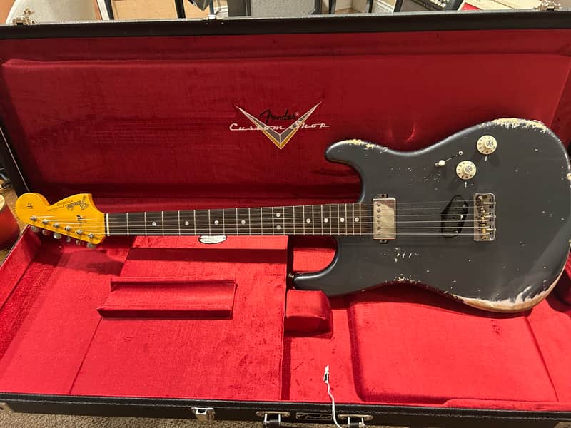 Fender Limited Edition SH Heavy Relic Charcoal Frost Metallic