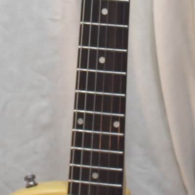 Epiphone Les Paul Junior in CASE with Rosewood Fretboard TV Yellow image 4