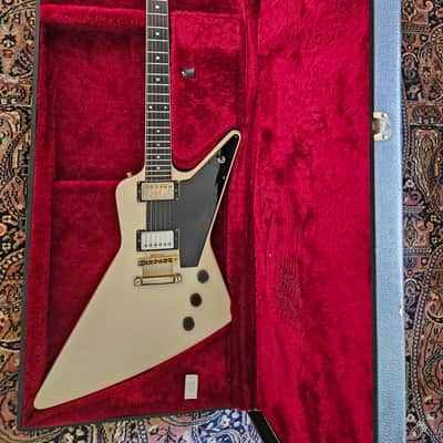 Gibson Explorer 1982 antique white image 2
