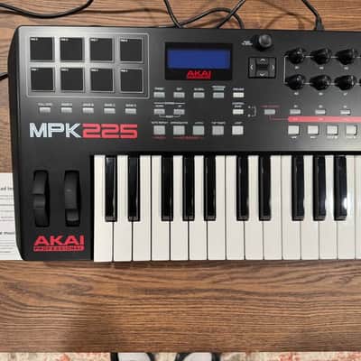 Akai MPK225 2014 - Present - Black image 2
