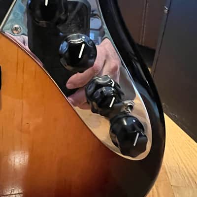 Fender Deluxe Active jazz bass 2016 Burst image 7