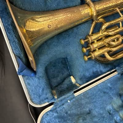 Yamaha YAH-201 Eb Alto Horn 3 Piston with Hard Case Untested image 6