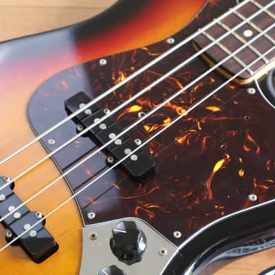 2005 Fender USA American Standard Jazz Bass (Three-Tone Sunburst) image 5