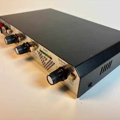 Studio Projects VTB1 Tube Microphone Preamp - With Box and Power Supply image 3