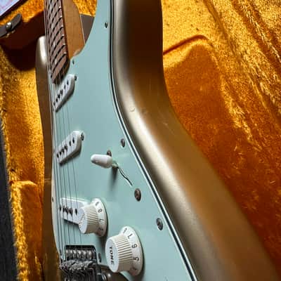 2014 Fender Custom Shop 1964 Stratocaster Shoreline Gold Flamed Maple Neck Closet Classic image 17