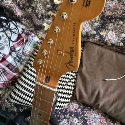Fender Limited Edition '50s Stratocaster with Maple Fretboard, Gold Hardware 2017 - Fiesta Red image 7