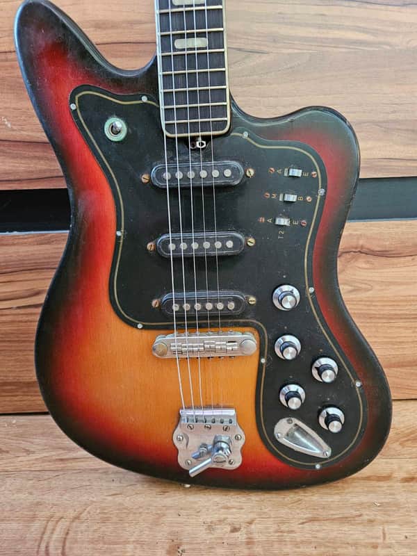 Musima Eterna De Luxe 25 Jaguar Electric Guitar GDR Vintage and Rare 1979