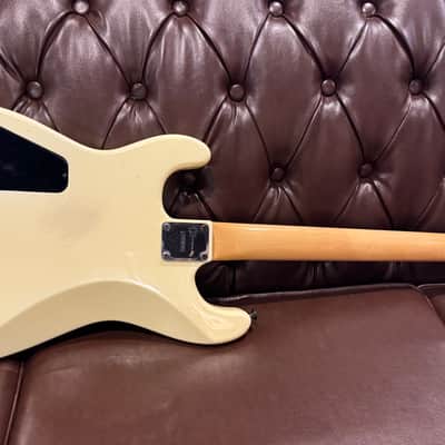 Charvel Model 4 HSS with Rosewood Fretboard 1986 - 1989 - Pearl White image 8
