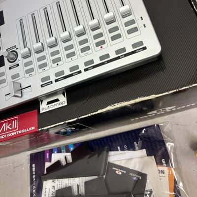 Novation ZeRO SL MKII Desktop MIDI DAW Controller 2008 - White image 2