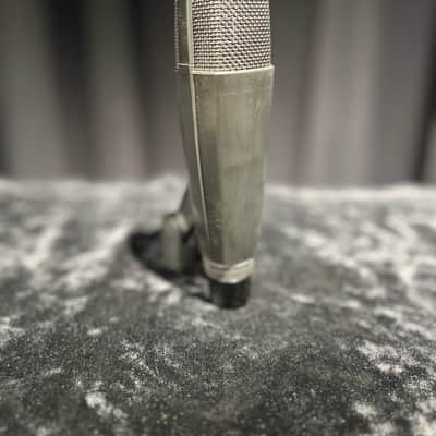 Sennheiser MD 421 II Cardioid Dynamic Microphone image 1