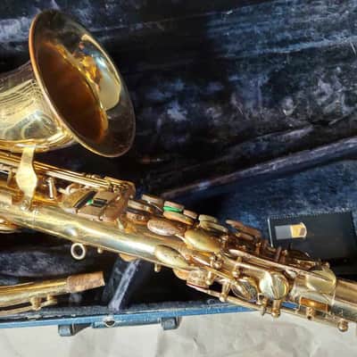 Vito Alto Saxophone with case and accessories, Good condition with significant wear image 7