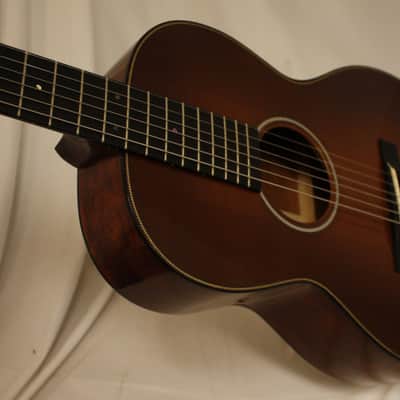 Martin Custom Shop 00-18VS UMGF 2013 Ambertone 1933 Sunburst image 2