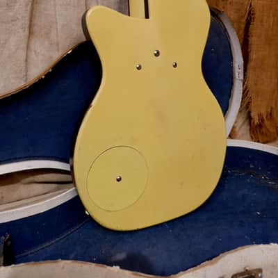 Silvertone Danelectro Model 1357 1955 - Yellow image 7