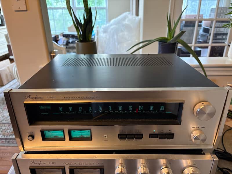 Accuphase T-101 stereo tuner 1970’s image 1